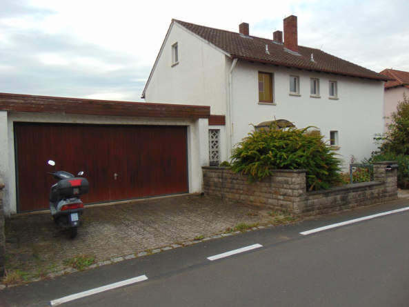 Zweifamilienhaus mit Garage/Nebengebäude in Dettelbach - Bild 1