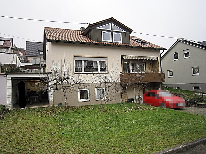 Zweifamilienhaus mit Grenzgarage in Nürtingen - Bild 1