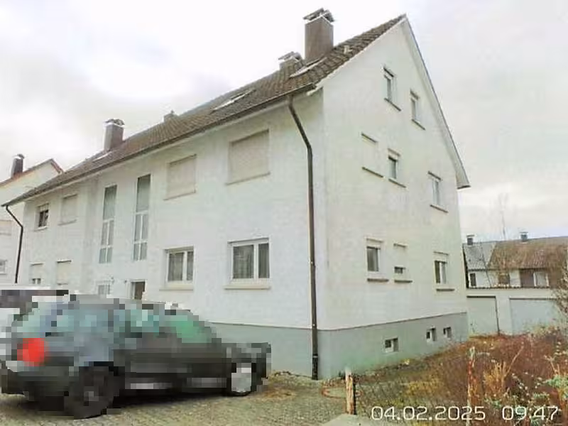 Dreifamilien-Doppelhaushälfte (sanierungsbedürftig) mit 2 Garagen in Plüderhausen - Bild 4