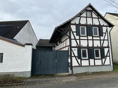 Einfamilienhaus, und Nebengebäude 2x Stall, 1x Scheune in Dürener Str. 31, 52391 Vettweiß, Vettweiß - Bild 2