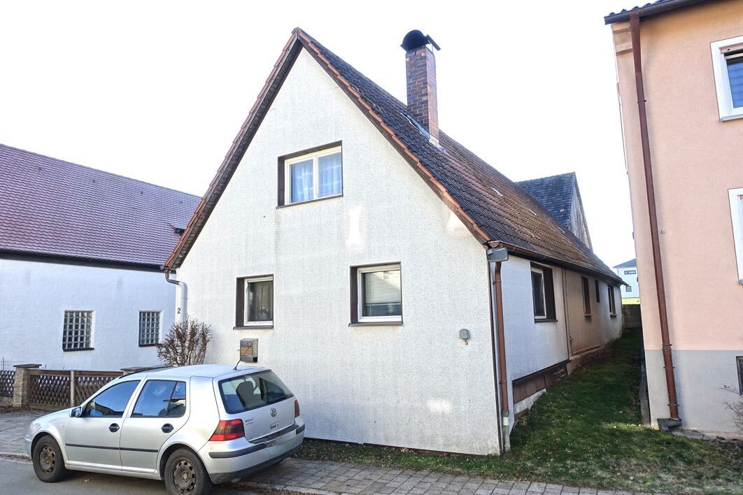 Wohnhaus, Scheune und Nebengebäude in Sugenheim - Bild 3