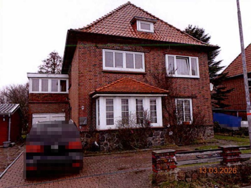Wohnhaus (1 bis 2 Wohnungen) mit Garage in Marne - Bild 1