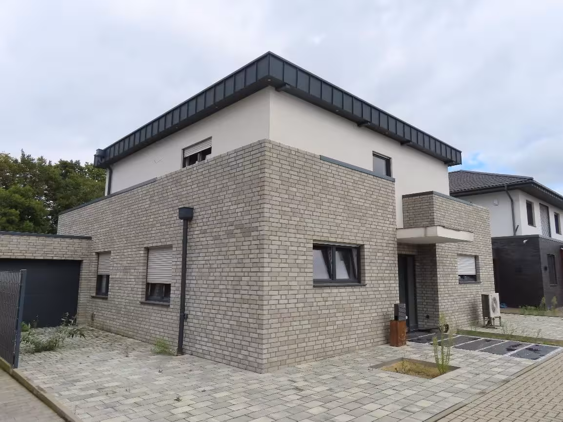 Garage, Einfamilienhaus, Wohnhaus mit 2 PKW-Garagen in Niederzier - Bild 1