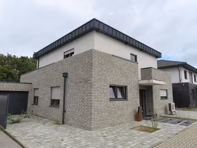 Garage, Einfamilienhaus, Wohnhaus mit 2 PKW-Garagen in Schubertstraße 23, 52382 Niederzier, Ellen - Bild 1