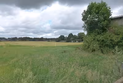 Grünland mit Scheune und Schuppen/Garage in Rosenweg, 25569 Kremperheide - Bild 2