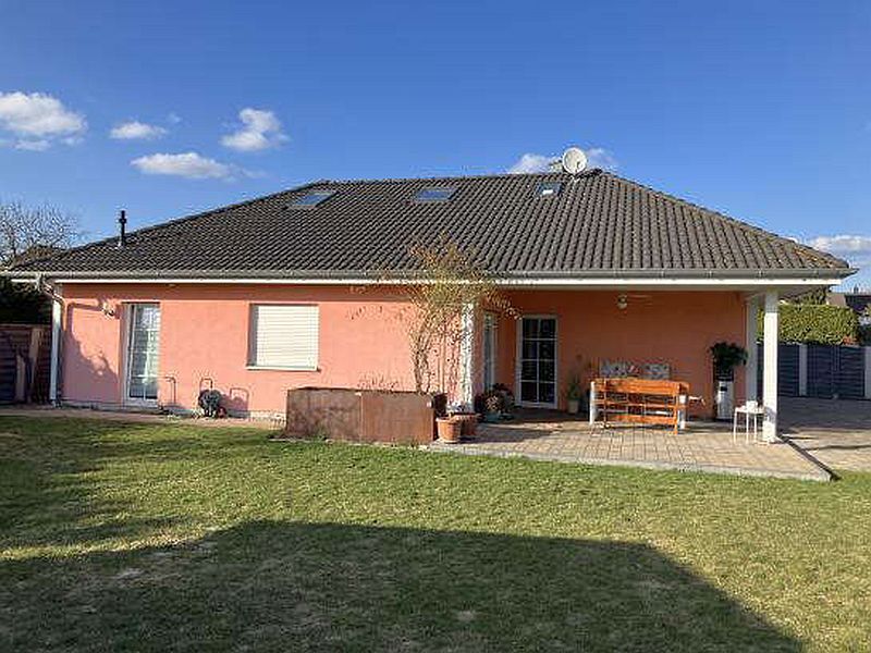 Einfamilienhaus mit Doppelcarport und Schuppen in Eggersdorf - Bild 2
