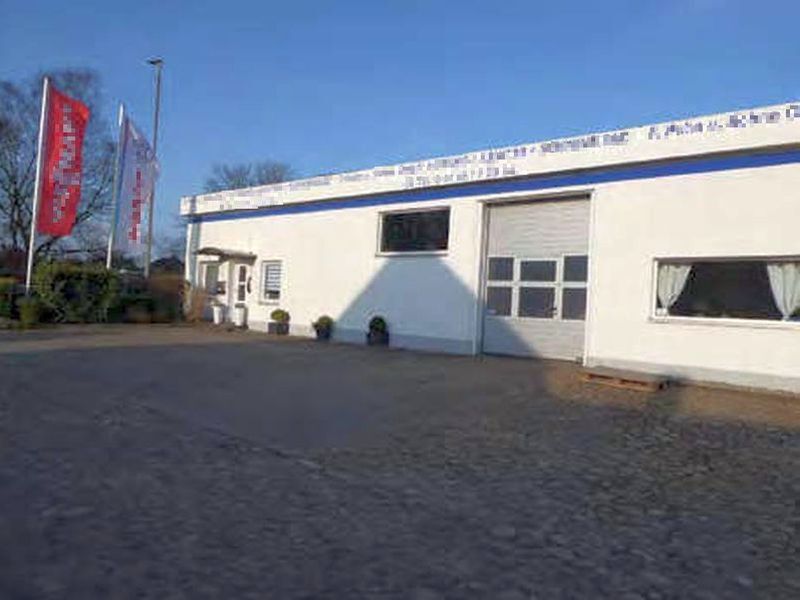 Wohnhaus, Werkstattgebäude, 2 Garagen und Zuwegung in Quickborn - Bild 4