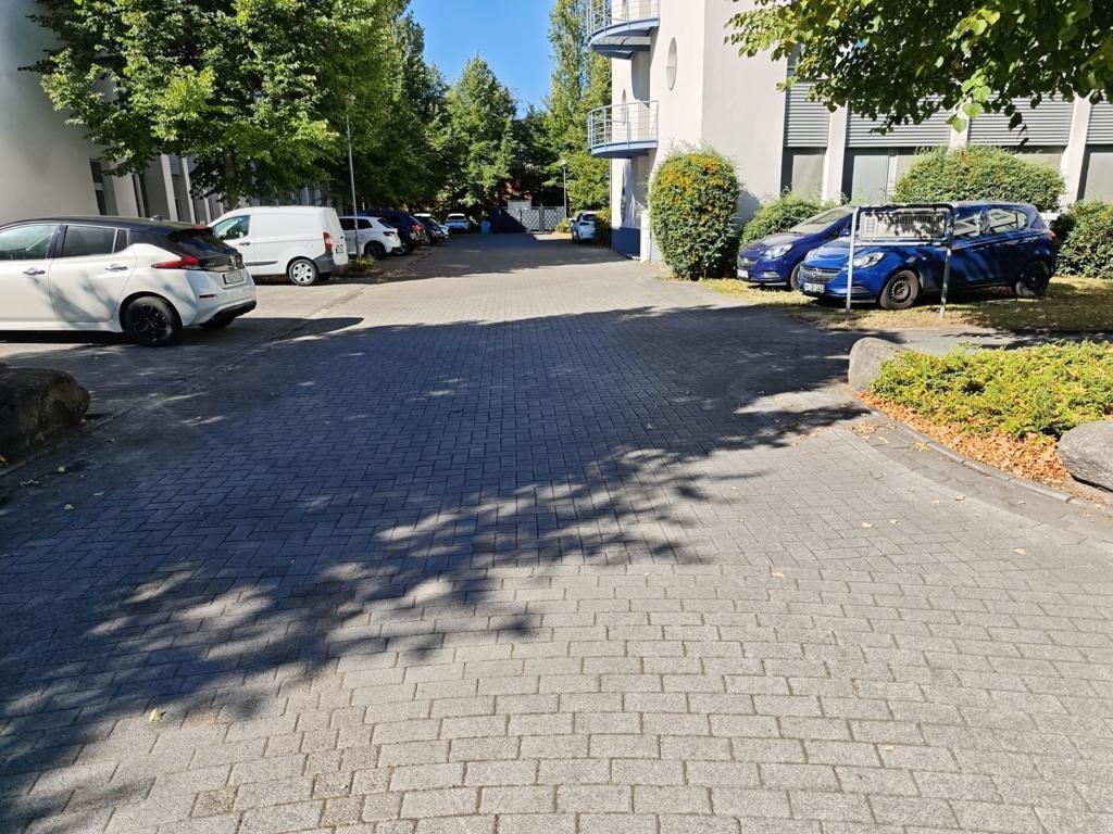 unbebautes Grundstück, Wegefläche mit Kunstobjekt in Hannover - Bild 4