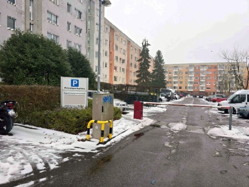 Private Verkehrsfläche (Stellplätze, Großparkplatz) in Rostock - Bild 1