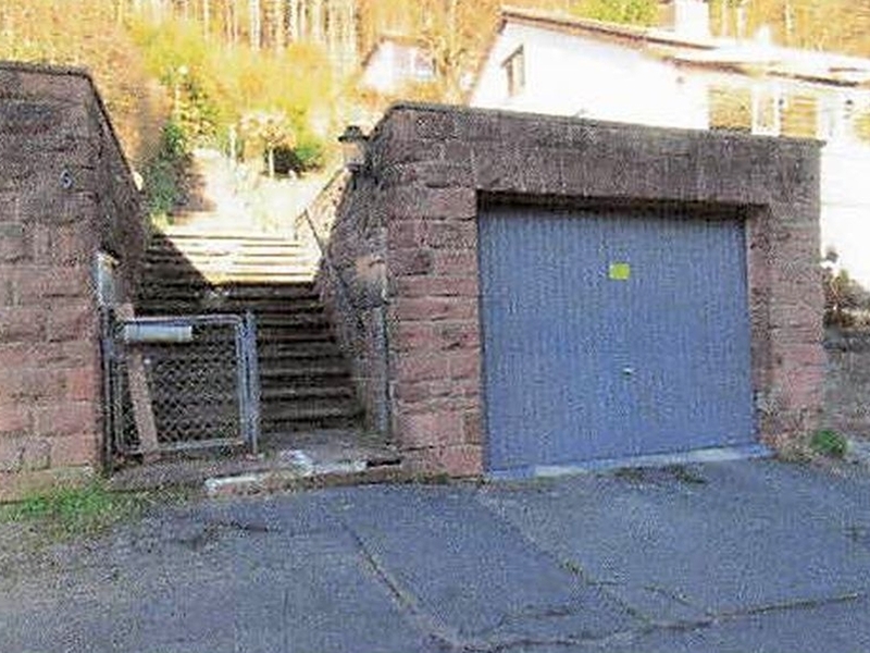 Einfamilienhaus, unbebautes Grundstück und Garagengebäude in Wilhelmsfeld - Bild 3