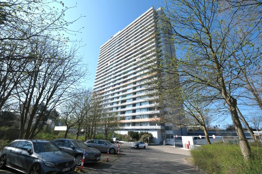 Kfz-Stellplatz (Tiefgarage), Eigentumswohnung (3 bis 4 Zimmer) in Eschborn - Bild 2