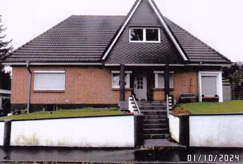 Ein-/Zweifamilienhaus mit Doppelgarage in Lübeck - Bild 2