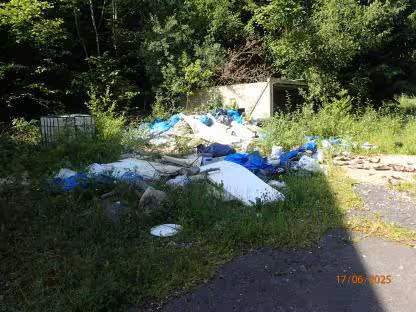 Zweigeschossiges als Doppelhaus errichtetes Achtfamilienwohnhaus in Altena - Bild 2