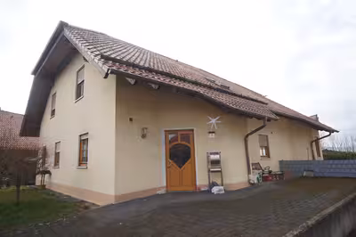 Kfz-Stellplatz, Garage, Einfamilienhaus, Einfamilienhaus mit Einliegerwohnung in Johannes-Meyer-Weg 3, 33034 Brakel - Bild 2