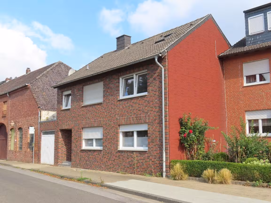 Garage, Einfamilienhaus, Einfamilienhaus mit Anbau und Garage in Hasselsweiler - Bild 3