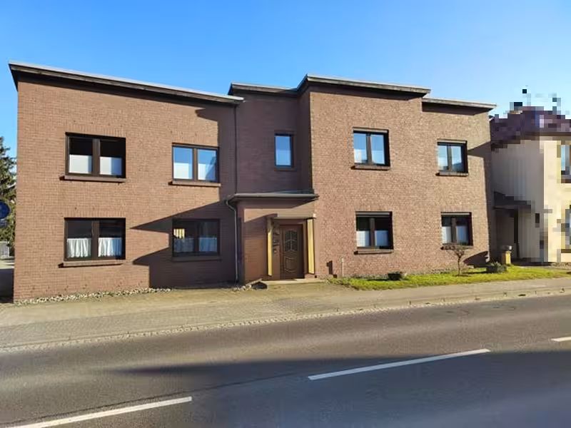 Einfamilienhaus mit Einliegerwohnung und Nebengebäuden in Goldberg - Bild 3