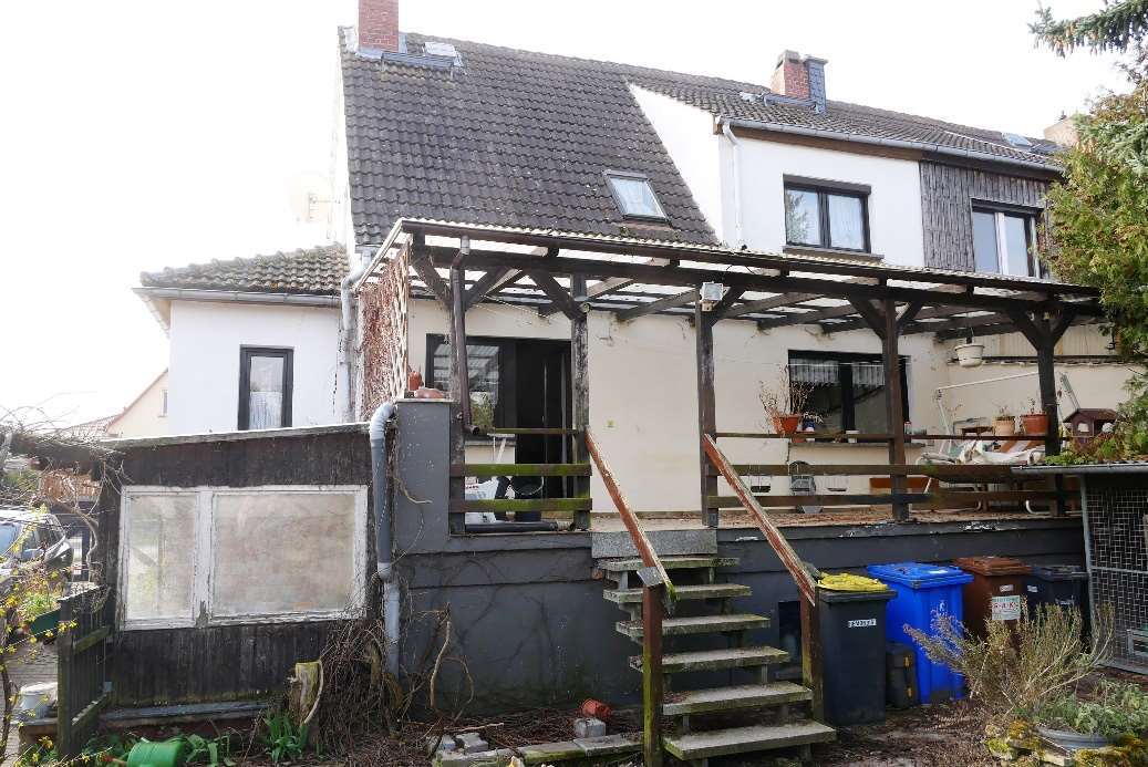 Einfamilien-Wohnhaus (Doppelhaushälfte) und Garage in Greußen - Bild 2