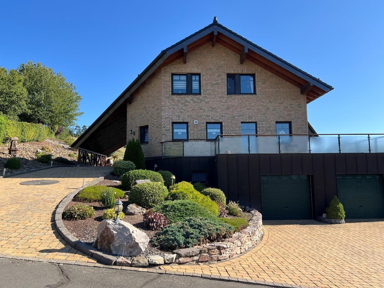 Kfz-Stellplatz, Garage, Einfamilienhaus in Neu-Spittwitz - Bild 1