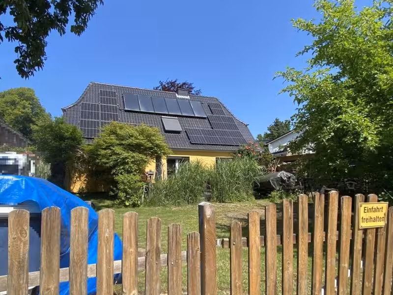 Einfamilienhaus mit Fertiggarage in Malente - Bild 1