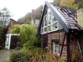 Grundstück im Morsbachtal bebaut mit einem Ein- bis Zweifamilienhaus und einem Carport in Remscheid - Bild 1
