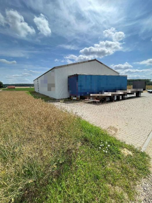 Maschinenhalle und Ackerland in Aalen - Bild 2
