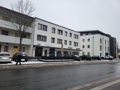 Kfz-Stellplatz, Eigentumswohnung (3 bis 4 Zimmer) in Bielefelder Straße 165, 33104 Paderborn, Schloß Neuhaus - Bild 1