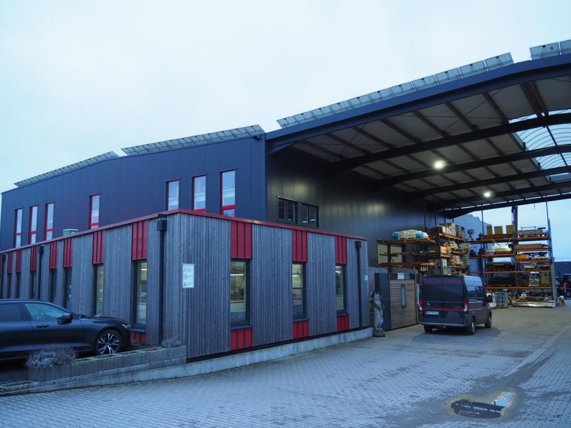 gewerblich genutztes Grundstück, Kfz-Stellplatz, Gewerbeeinheit (z.B. Laden, Büro), Betriebsgebäude mit Halle, überdachtem Außenlager, Büros in Vreden - Bild 2