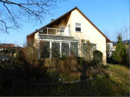 Ein-/Zweifamilienhaus mit zwei Garagen in Schwarzenbruck - Bild 2