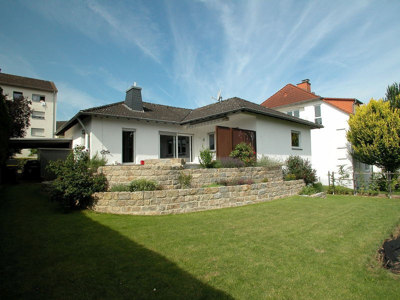 Einfamilienhaus, Garage, Kfz-Stellplatz in Idstein - Bild 1