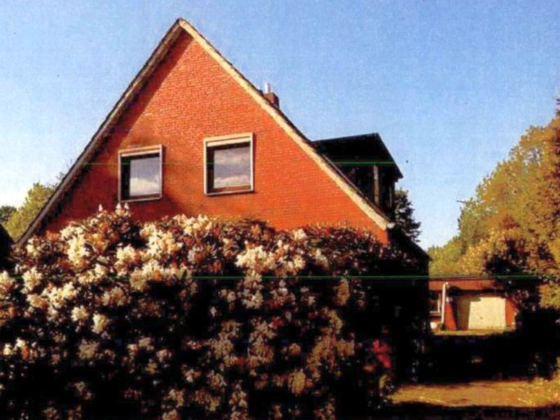 Einfamilienhaus mit Garagen- und Nebengebäude in Bordesholm - Bild 3