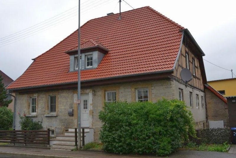 Einfamilienhaus mit abbruchreifem Nebengebäude in Blaufelden - Bild 3