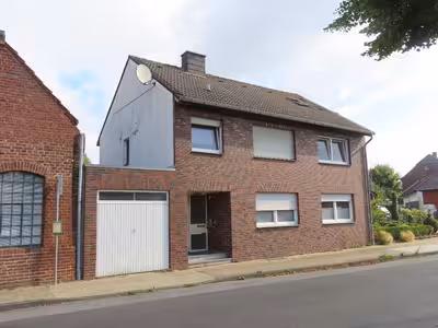 Garage, Einfamilienhaus, Einfamilienhaus mit Anbau und Garage in Bachstraße 18, 52445 Titz, Hasselsweiler - Bild 2