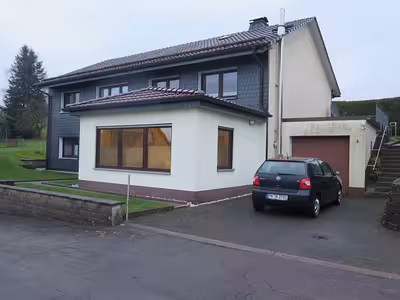 Garage, Zweifamilienhaus, Wohnhausanbau mit PKW-Stellplatz, Stall mit ca. 160 m² Nutzfläche, Remise mit ca. 115 m² Nutzpläche in Redlendorf 3, 58540 Meinerzhagen - Bild 1