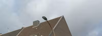 Grundstück mit einem einseitig angebauten, vollunterkellerten II-geschossigen Mehrfamilienhaus mit ausgebautem Dachgeschoss und einer Doppelgarage im Hof . Im Objekt sind 4 Wohneinheiten vorhanden. in Fußfallstraße 74, 51109 Köln, Merheim - Bild 2