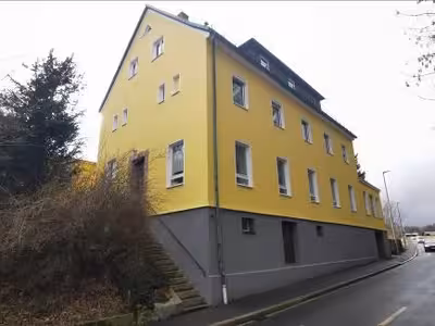 Zweifamilienwohnhaus mit Doppelgarage und Nebengebäude in Thiersheimer Straße 19, 95659 Arzberg - Bild 2