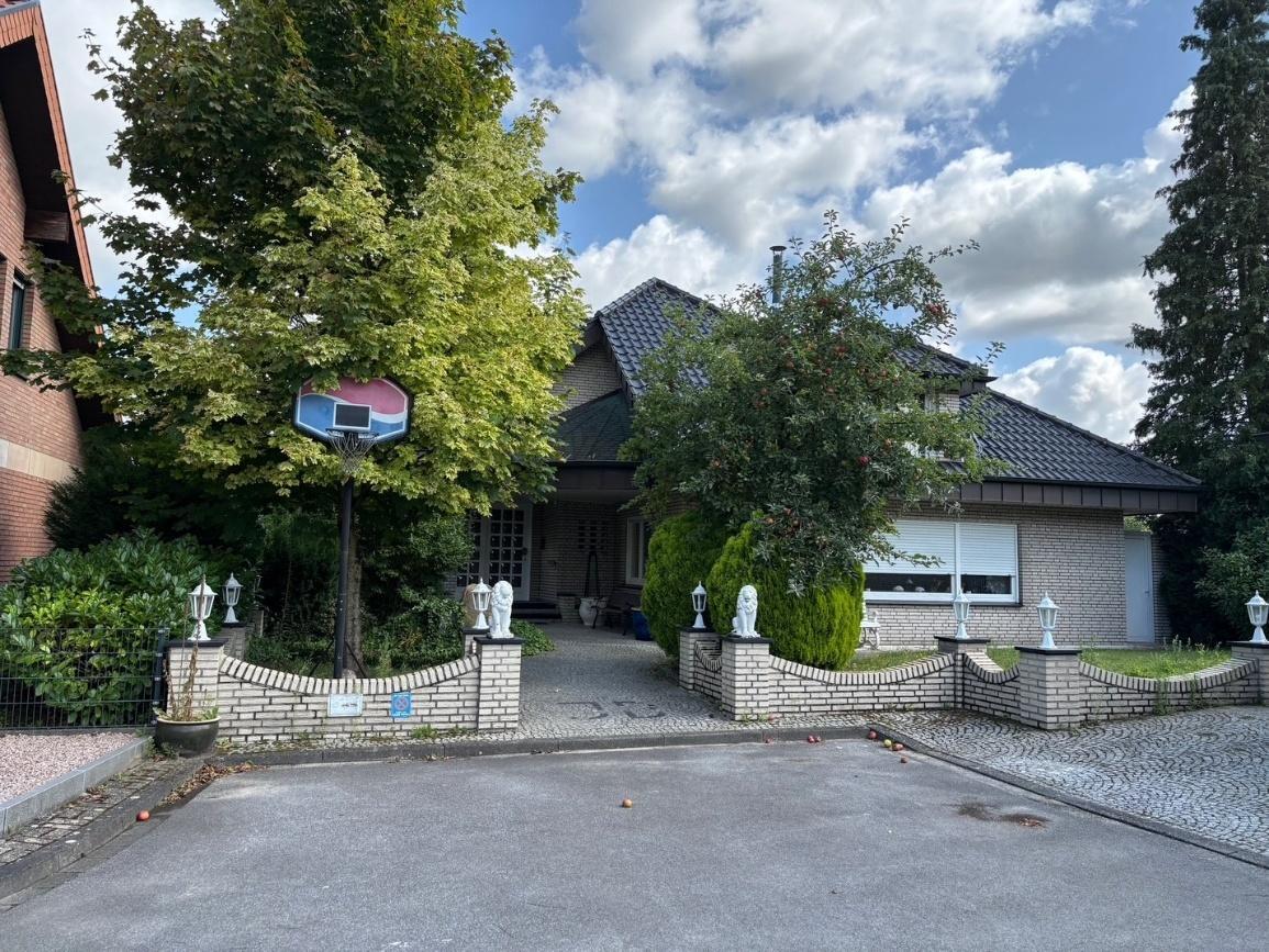 Garage, Einfamilienhaus, Doppelgarage mit überdachtem Freisitz in Gronau - Bild 1