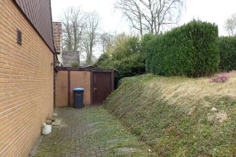 Einfamilienhaus mit Garage und Nebengebäuden in Itzehoe - Bild 2