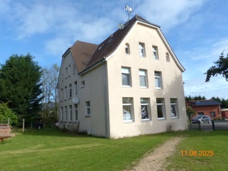 Mehrfamilienhaus (ehem. Schule) in Reher - Bild 1