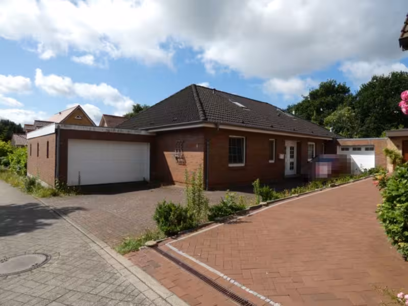 Einfamilienhaus nebst 2 Garagen in Ostrohe - Bild 4