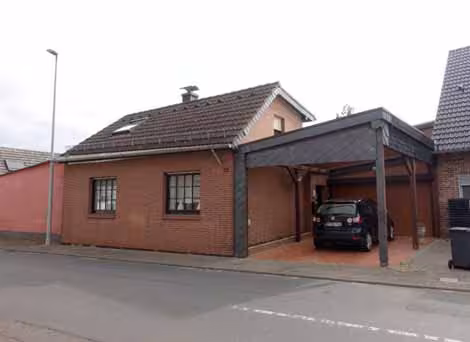 Kfz-Stellplatz, Garage, Einfamilienhaus in Dirmerzheim - Bild 2