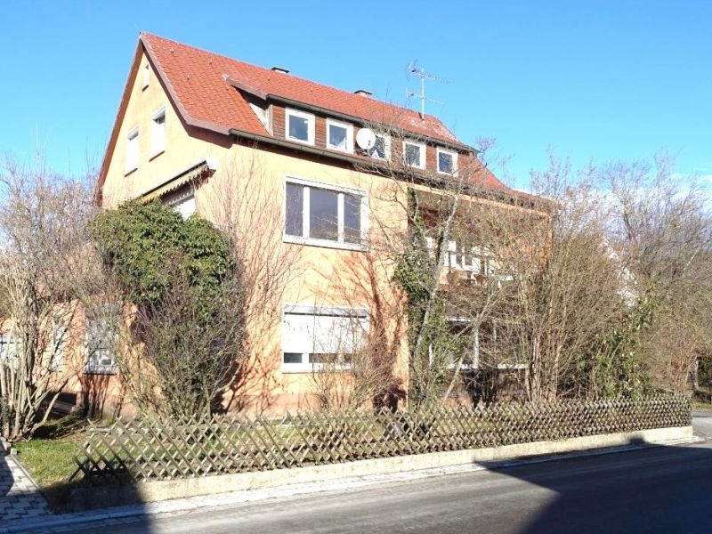 Dreifamilienhaus mit Gewerbeeinheit in Hildrizhausen - Bild 1