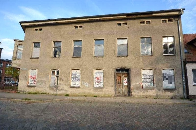 Wohn-/Geschäfts- und Nebengebäude (teilweise eingestürzt) in Pritzwalk - Bild 1