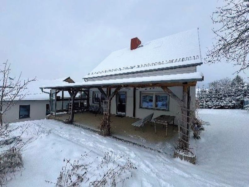 Einfamilienhaus mit Nebengelass und zweigeschossiger Garage in Nessetal - Bild 2
