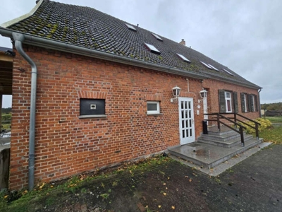 Pension mit Gaststätte und Nebengebäuden in Dorfstraße 4, 17099 Galenbeck OT Sandhagen - Bild 1