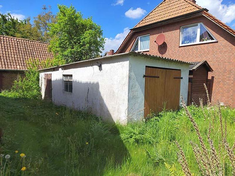 Einfamilienhaus mit 2 Nebengebäuden und Ackerland in Kuhstorf - Bild 1