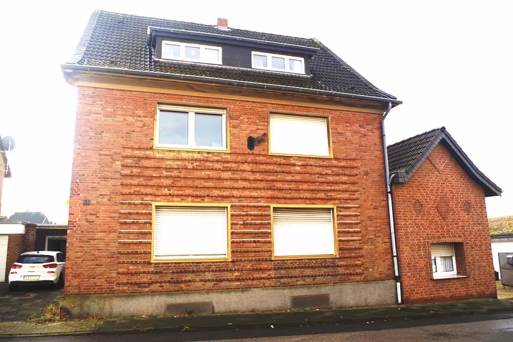 Garage, Einfamilienhaus, Doppelhaushälfte sowie Einzelgarage, zahlreiche schwerwiegende Schäden und Mängel, keine Bauakte, Bestandsschutz unterstellt in Grevenbroich - Bild 2