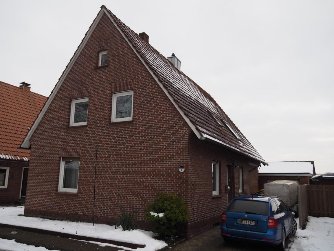 Garage, Einfamilienhaus, Das genehmigte wird derzeit als Wohnhaus mit 3 Wohneinheiten genutzt - 2 weitere Nebenanlagen (Schuppen) in Vreden - Bild 1