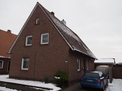 Garage, Einfamilienhaus, Das genehmigte  wird derzeit als Wohnhaus mit 3 Wohneinheiten genutzt - 2 weitere Nebenanlagen (Schuppen) in Lindenplatz 9, 48691 Vreden - Bild 1