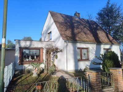 Mit einem Teil des Wohnhauses mit Nebengelasses bebautes Grundstück in Goethestraße 10, 18465 Tribsees - Bild 1