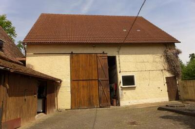 Wohnhaus, Wirtschaftsgebäude, Hofraum, Garten in Burgstraße 1, 91468 Gutenstetten - Bild 2